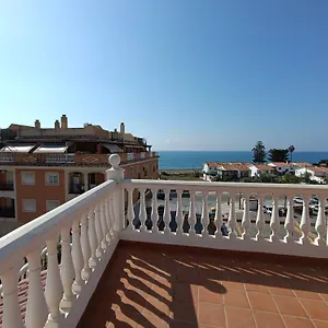 Apartamento Lovely Penthouse In Front Of The With Free Parking, Málaga